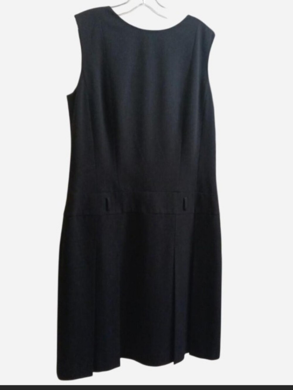 Classic Black Sleeveless Shift Dress - Elegant Everyday
